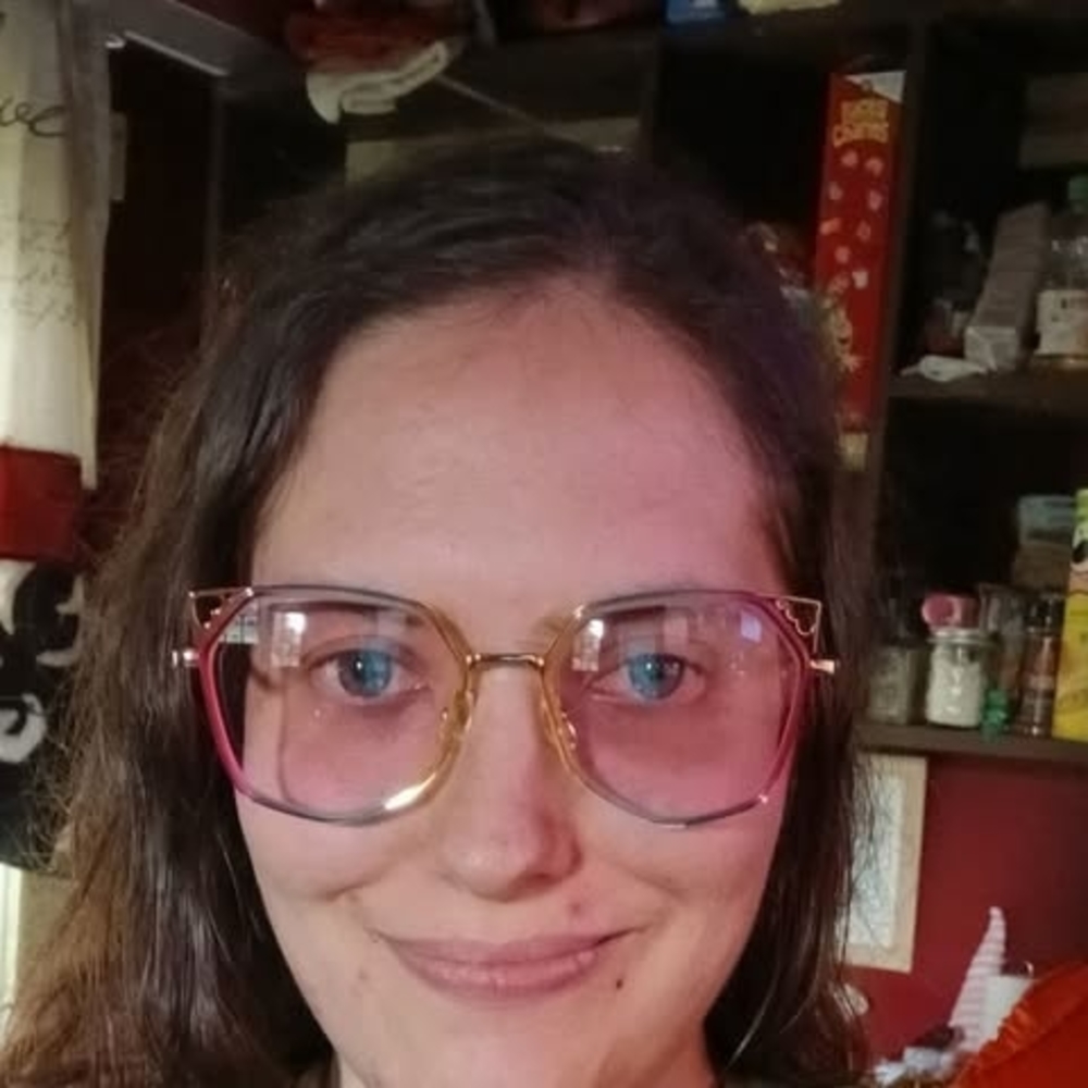 Meet your Posher, Holly